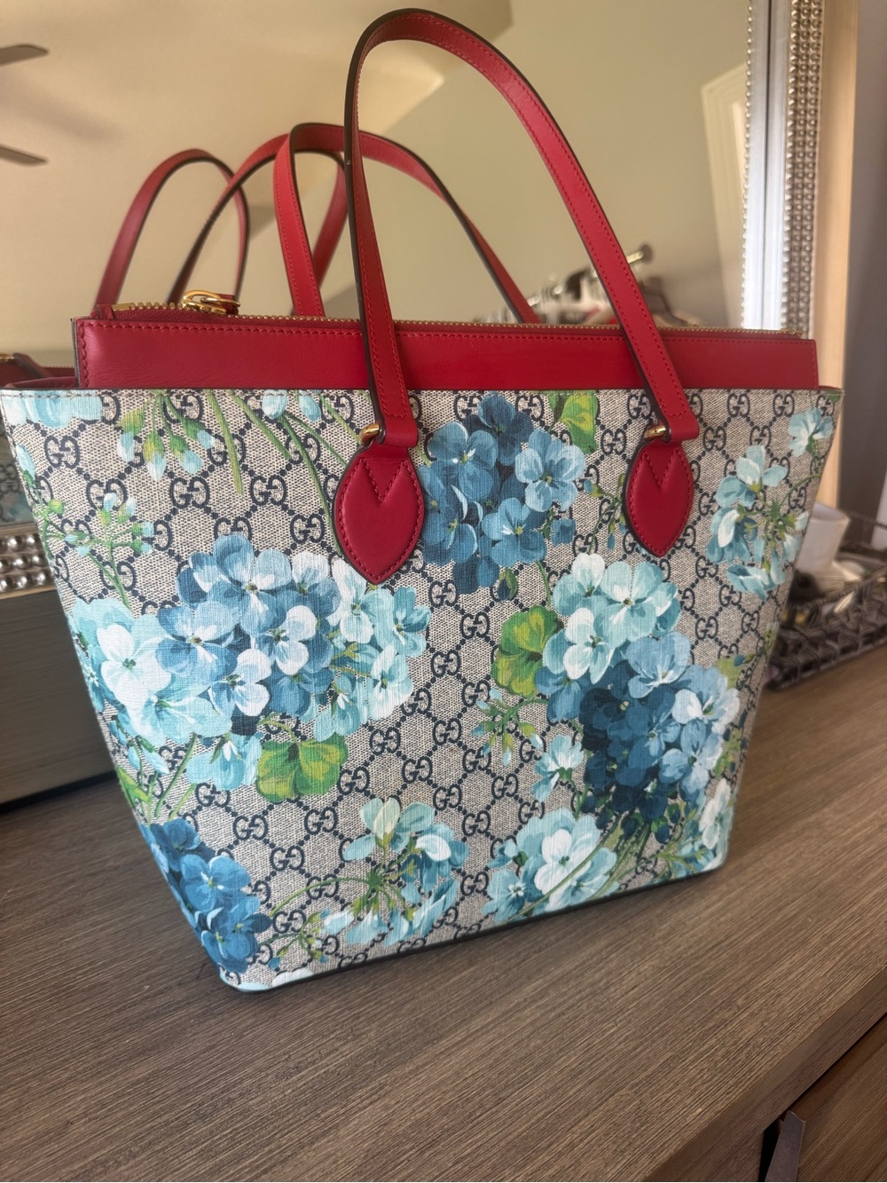 Gucci GG Supreme Monogram Blooms Medium. EUC. - Picture 3 of 16